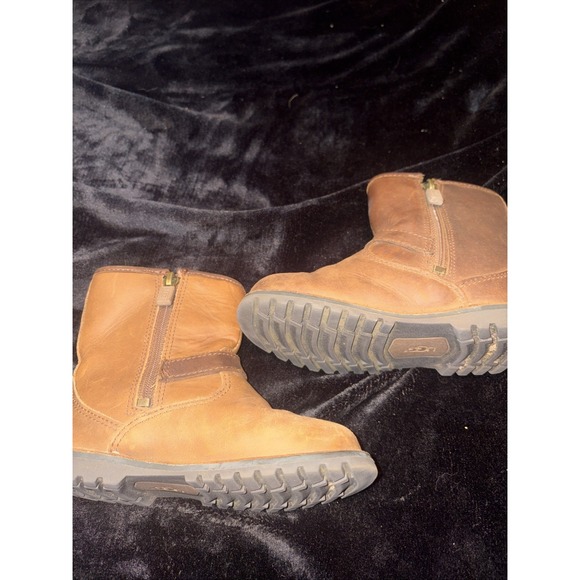 Toddler Size 9 UGG Boots Brown (1H) - Picture 4 of 6